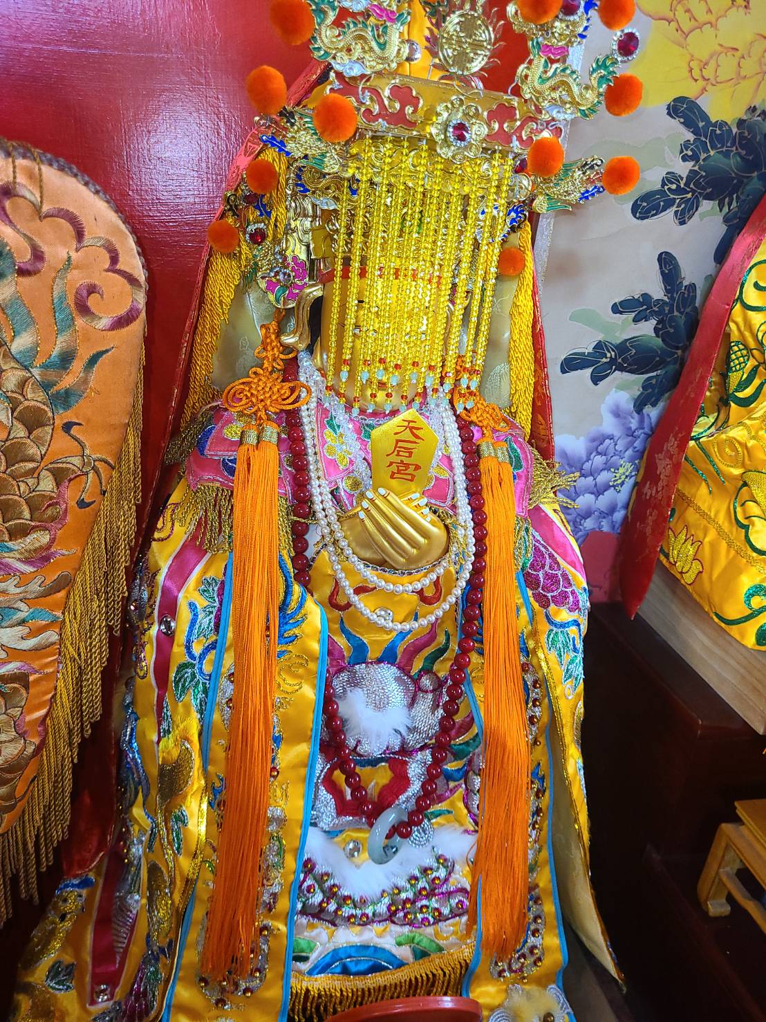 出巡金面朝天媽祖